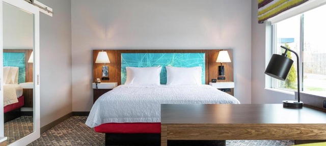Hampton Inn & Suites Pittsburgh New Stanton PA