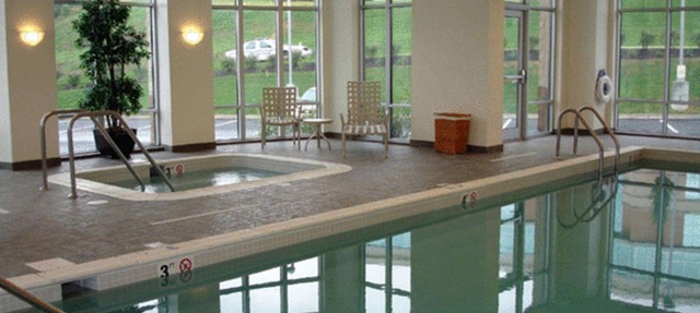 Hampton Inn & Suites Pittsburgh-Meadow Lands