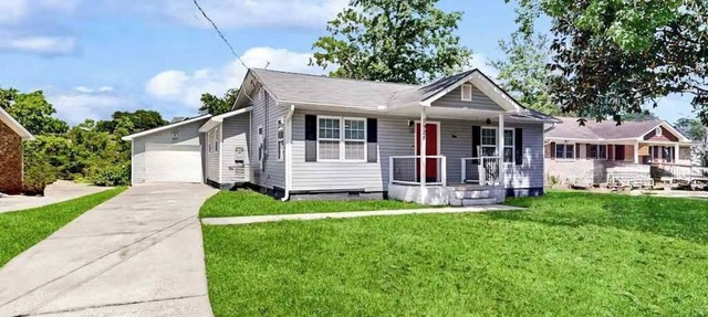 Hanahan home with close proximity to Park Circle, WiFi & dog-friendly
