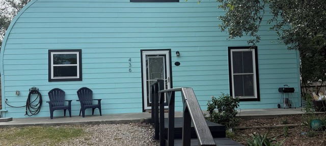 Happy Hideaway: Fun & Unique Stay in San Leon