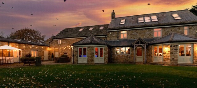 Harrogate House Retreat - Sleeps 31, Steam Room, 2 Hot tubs