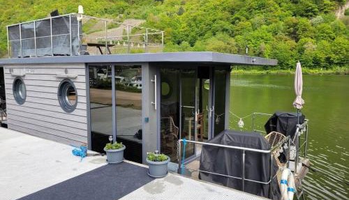 Hausboot auf der Mosel
