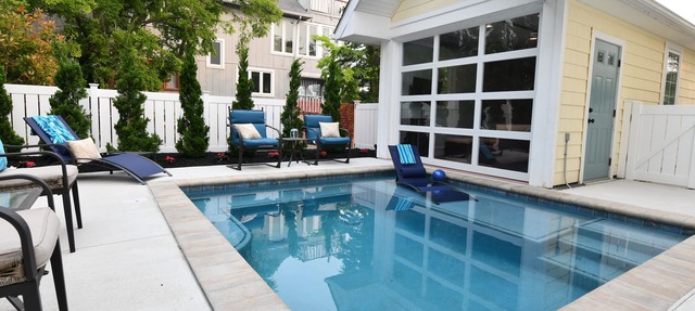 HEATED POOL! CLOSES EARLY NOV.! Cabana! Dine Outside! 1.5 BLOCKS 2 BEACH & TOWN