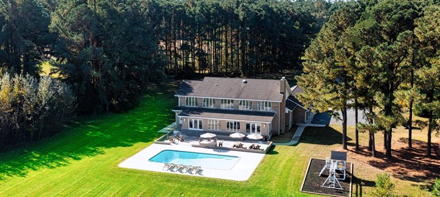 Heated pool, sandy beach, pier, and playground set punch point apart!