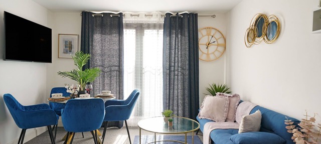Heathrow Gateway Apartments with Private Parking35