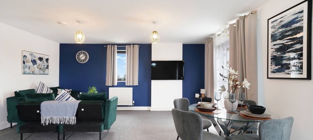 Heathrow Gateway Apartments with Private Parking13