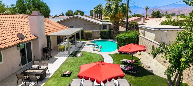 Hello Pool Spa Putt-Putt Billiards Games Firepit