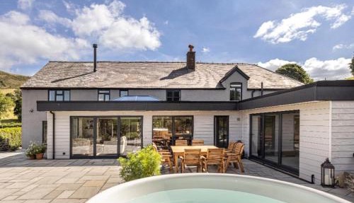 Hen Llwyn by Birch Stays New Home