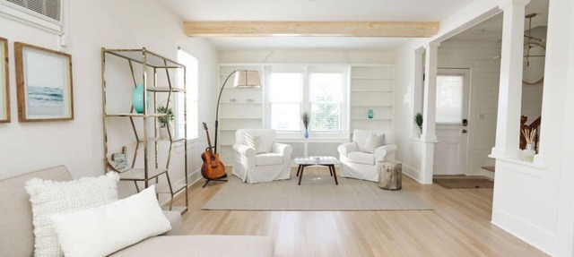Hidden Gem-Charming Beach Oasis close to everything. Renovated/walk to Beach.
