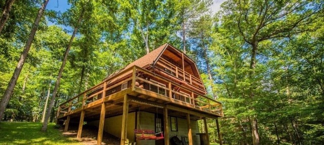 Hidden Gem in the woods with hot tub