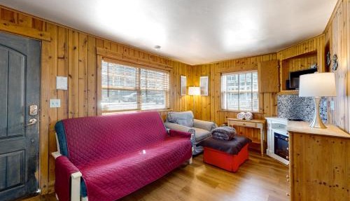 Hidden Villa Cottage #1 - The Nautical Cottage