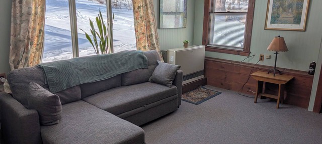 Hideaway on the Hill! Private 2 bedroom apartment with full accommodations!