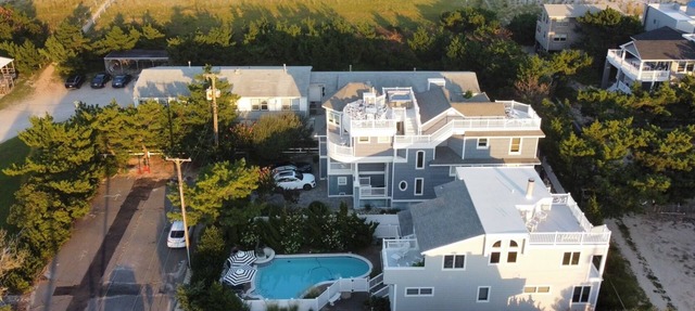 High End Beach House on Long Beach Island in exclusive Harvey Cedars
