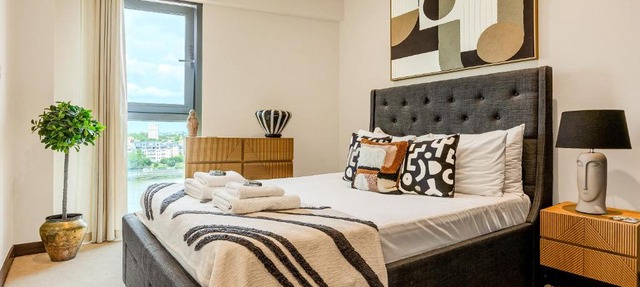 High-End Riverfront 1BR Apt, Prestigious Battersea