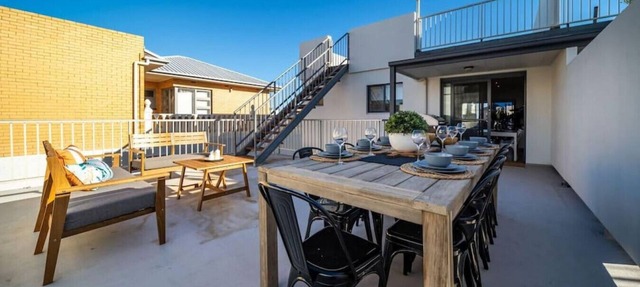 Higher Ground on Seaview - Rooftop Coastal Escape