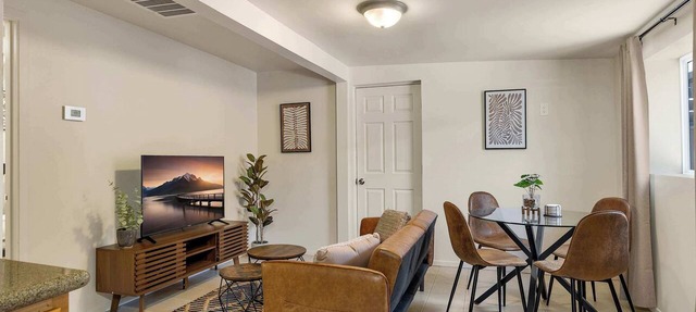 Highland Hide Away | Boho Chic | UA Walk | Superhost