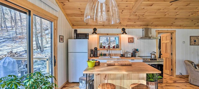 Hiking Trails On-site: Cozy Falls Brook Cabin