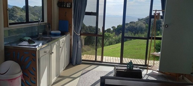 Hilltop Haven ~ Sunset views over the Hauraki Gulf