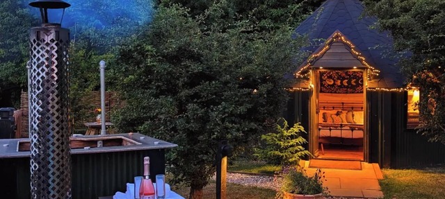 Hilly Hideaway — Unique Countryside Retreat with Hot Tub & firepit