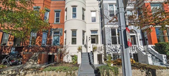 Historic charm, modern amenities, and Parking!
