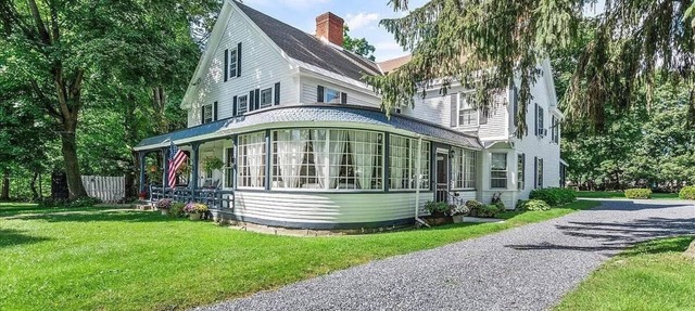 Historic Downtown Home w/Bar Room, Hot Tub