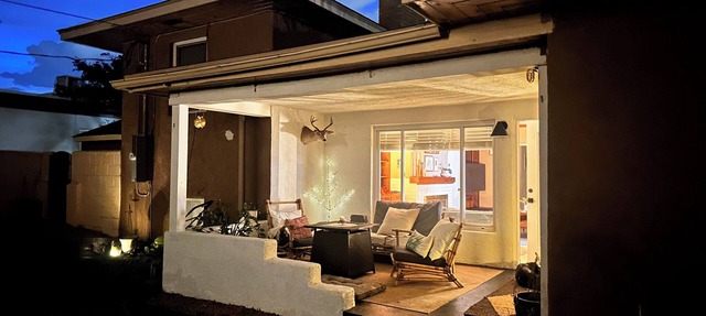 Historic, mid-century retreat w/backyard oasis. 15 Min to Balloon Fiesta Park