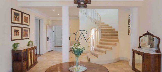 Historic River View Home in Windsor - By Tempstay