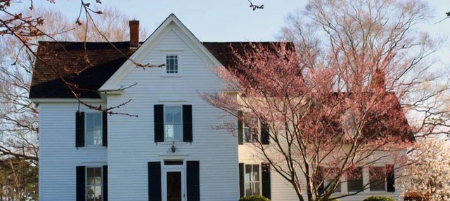 Historic Waterfront Farmhouse and Cottage