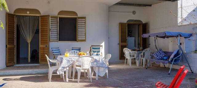 Holiday Accommodation "Villa Tramontana 30 Metri Dal Mare" Near the Beach