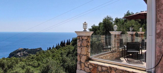Holiday Accommodation 'Captain Spiros House' with Mountain View & Wi-Fi