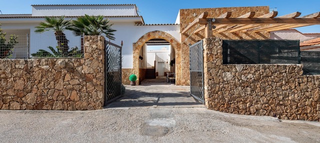 Holiday Home "Dolce Tramonto" Near Beach with Mountain View, Garden & Wi-Fi