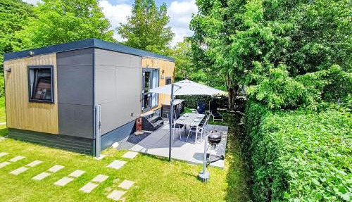 Holiday Home Tiny Haus am Waldsee by Interhome