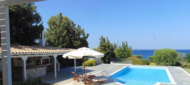 Holiday seafront villa with private pool