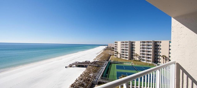 Holiday Surf & Racquet Club 624