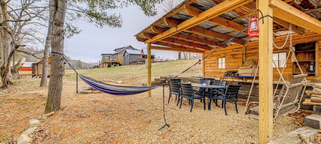 Holston River Hideaway: Cozy Cabin in Damascus!