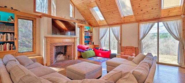 Home on 40 Acres with Pinball in Game Room