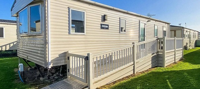 Homely 8 berth caravan with side decking and ramp access in Kent, ref 47018H