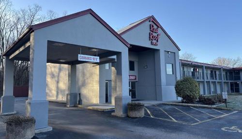 HomeTowne Studios by Red Roof Hagerstown - Williamsport, MD