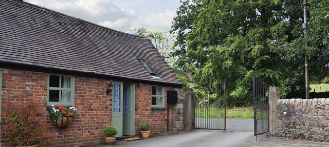Honeysuckle Cottage - UK4177
