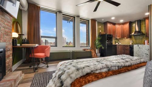 HostWise Stays - Grandview Studio, Skyline Views, Private Parking