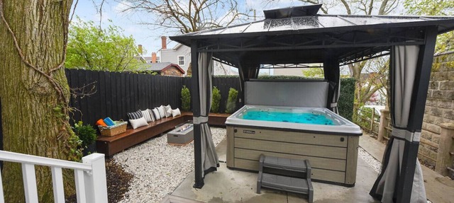 ★ HostWise Stays ★ Hot Tub Haven | Fire Pit, Games & Backyard Fun