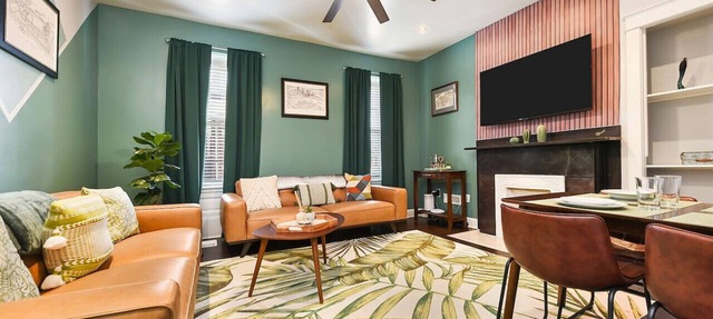 ★HostWise Stays★ Off Street Parking, Walk to Hospitals + Great Food