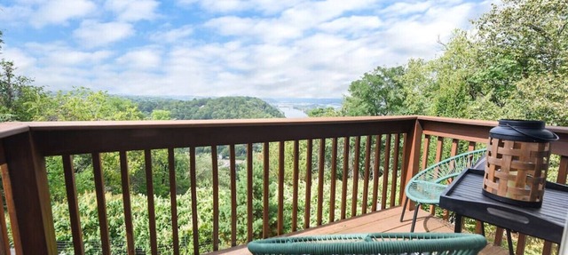 ★ HostWise Stays ★ Ohio River Valley Views in the City!
