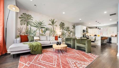 HostWise Stays - The Charlotte - Rooftop patio, Garage Parking, Prime Location, Large 3 Story Home
