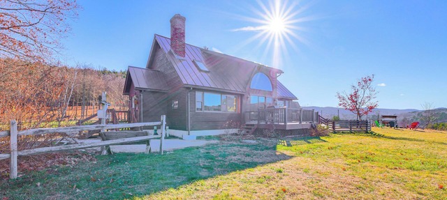Hot Tub, Fire Pit & Grill: Remote Springfield Home