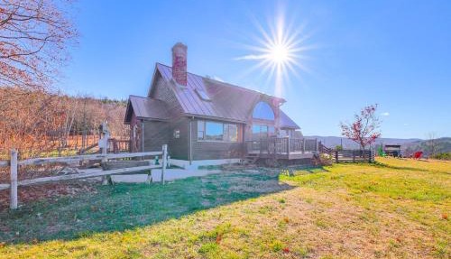 Hot Tub, Fire Pit & Grill: Remote Springfield Home