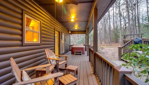 Hot Tub + Fire Pit: Wooded Cabin Near DeSoto Park!