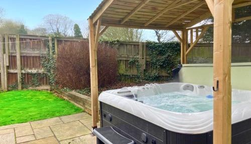 Hot Tub, Pool Table, Log Burner