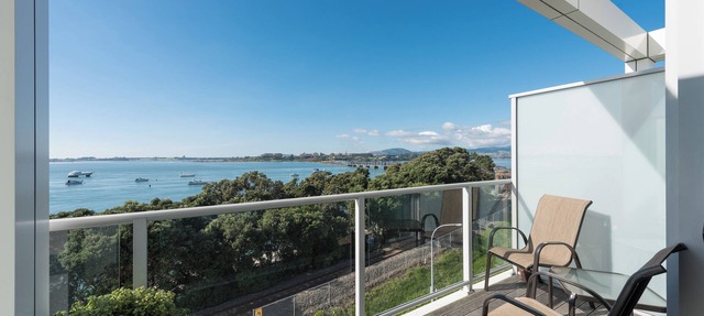 Hotel on Devonport