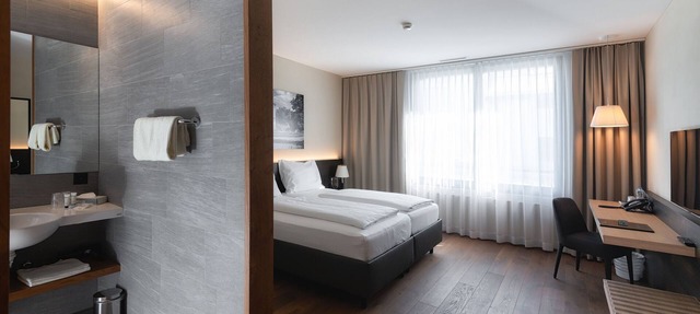 Hotel one66